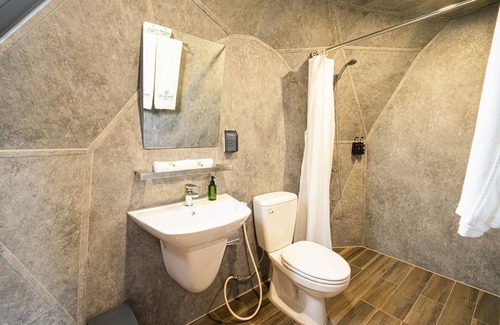 Ba Tri Hotel | VinaEcolife Lodge