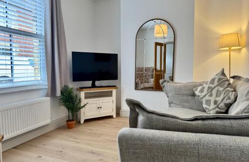 Stamford House | Vine Cottage, 3 Bedroom, Stamford Centre by Belmont Places