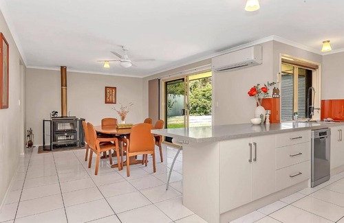 Lenswood House | Vinea Vista - Hillside Homestead amid Rural Beauty