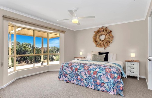 Lenswood House | Vinea Vista - Hillside Homestead amid Rural Beauty