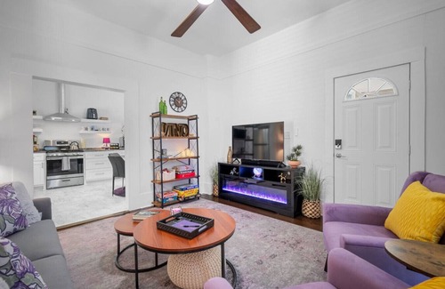 Hot Springs House | Vineyard Cottage-Pet Friendly & Walk to Oaklawn!