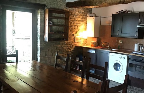 Montelovesco Cottage | "Vineyard Cottage" with Mountain Views in the heart of the Umbria