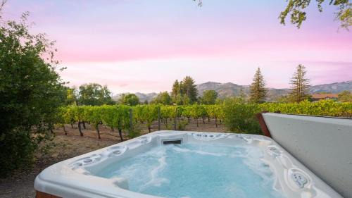 Kenwood House | Vineyard Estate w Pool Spa Bocce Ball Mins to Wineries Park Lawndale Road by AvantStay