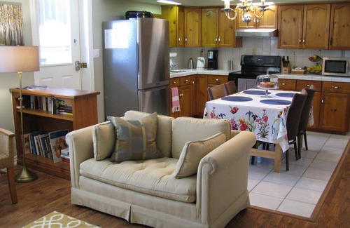 Vineland House | Vineyard views - 2 bedrooms each with King bed and ensuite