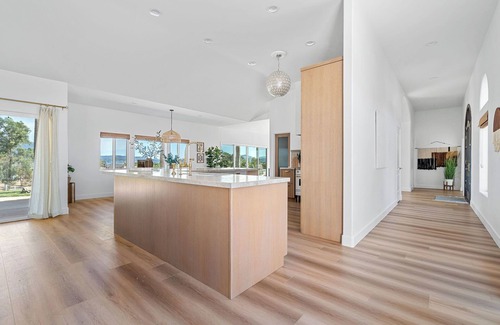 Temecula House | Vineyard Vista by AvantStay | Pool + Vineyard Views | Secluded Modern Escape