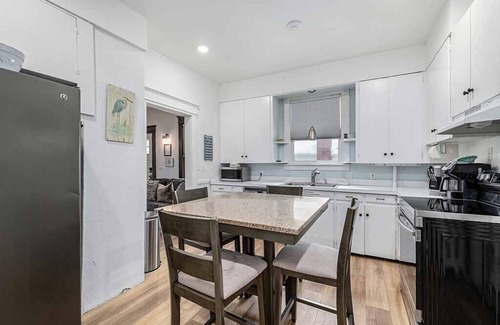 Traverse City House | Vineyard vista | Wineries | Tours | 4 Units