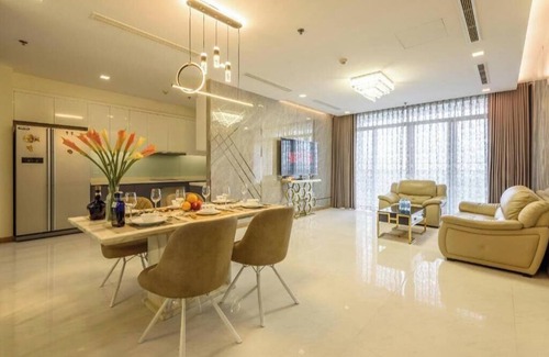 Hang Xanh Apartment | Vinhome Landmark 81 Suites Three-Bedroom Apartment