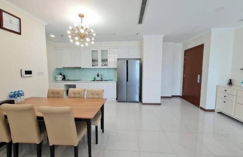 Hang Xanh Apartment | Vinhome Landmark 81 Suites Three-Bedroom Apartment