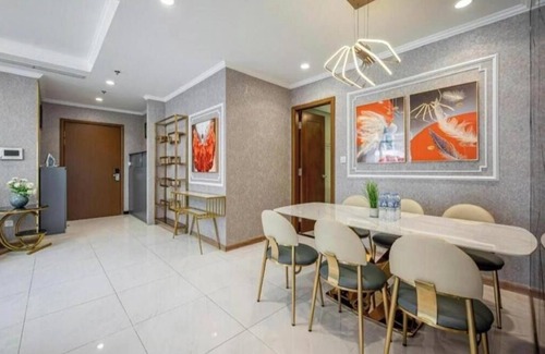 Hang Xanh Apartment | Vinhome Landmark 81 Suites Three-Bedroom Apartment