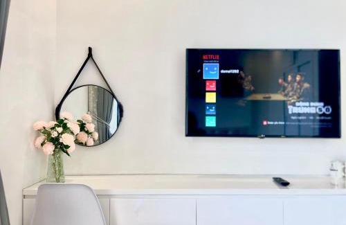 Tu Liem Apartment | Vinhomes Greenbay Me Tri - Luxury, Garden Apartment in Hanoi