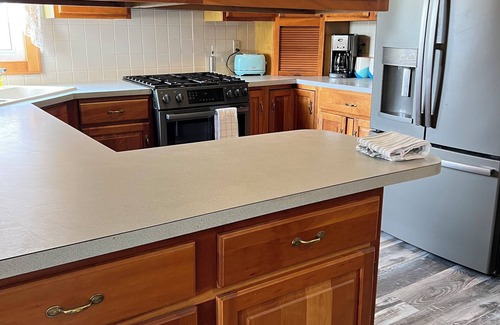Perrysville House | Vintage 2 Bedroom Bungalow in Perrysville