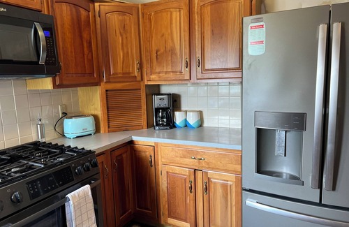 Perrysville House | Vintage 2 Bedroom Bungalow in Perrysville