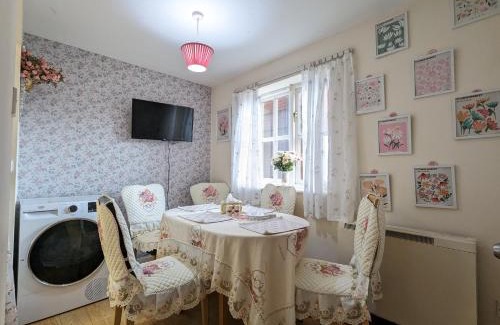 Hope Street Apartment | Vintage 3-bed City Centre Gem Free Parking
