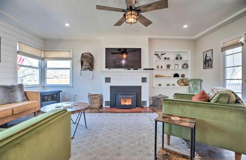 Bishop House | Vintage Bishop House in Downtown with Porch Swing!