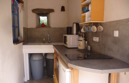 Pleudaniel House | Vintage caravan with private bathroom & kitchen