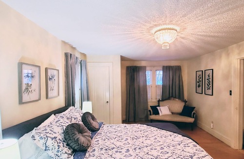 Superior House | Vintage Colonial Escape with Modern Amenities