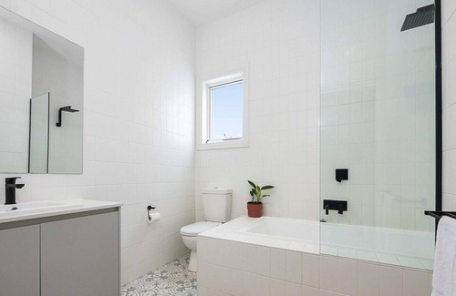 Brunswick North House | Vintage Cottage in Davies St