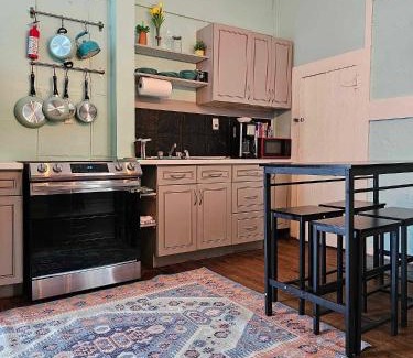 Cabbagetown Apartment | Vintage Eastside Beltline Trail Apartment by Krog St Market with Free Parking
