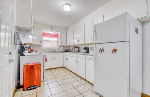 Norman House | Vintage home in heart of OU country-uniquely decorated OK themed home-ATT wifi