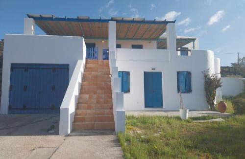 Antiparos House | Vintage lover's getaway