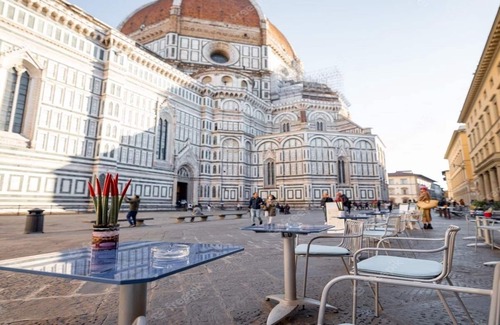 Duomo Apartment | VINTAGE LUXURY- RIGHT AT THE HEART OF FLORENCE