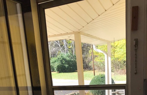 Burnsville House | Vintage Private Cottage