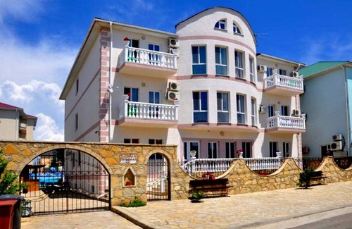 Vityazevo House | VintaGe