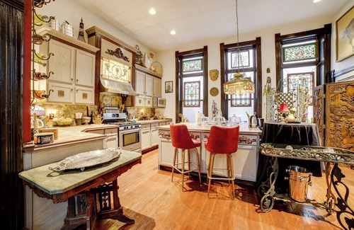 La Porte Apartment | Vintage Studio in Historic Dtwn La Porte!