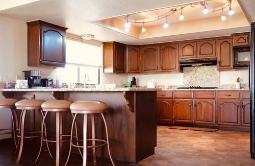 Canyon Gate House | Vintage Vegas Oasis: Pool & Spa, 15 mins to Strip