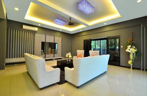 George Town Villa | Violet Luxury Service Villa