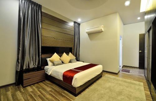 George Town Villa | Violet Luxury Service Villa