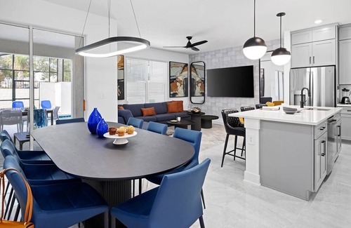 Florida Center House | Violet's Vista | Luxe home next to Universal w/spa pool, grand LR/DR, themed BR
