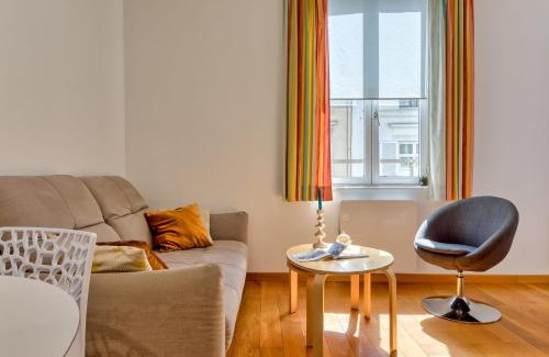 Coteaux Ouest Apartment | Virginie F2 central et agréable avec parking !