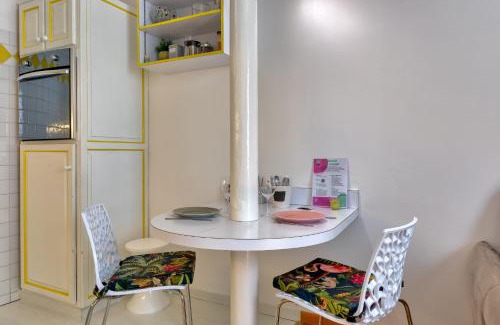 Coteaux Ouest Apartment | Virginie F2 central et agréable avec parking !