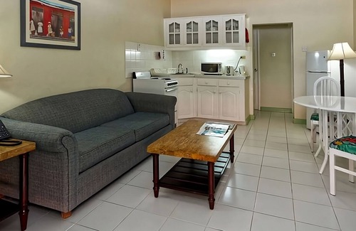 Worthing Hotel | Visit Animal Flower Cave! Exquisite Unit w/Balcony & Kitchenette! Parking, Pool