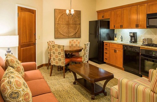 Cibola Vista Apartment | Visit the amazing Red Rock Formation in this beautiful 1BD condo with amenities