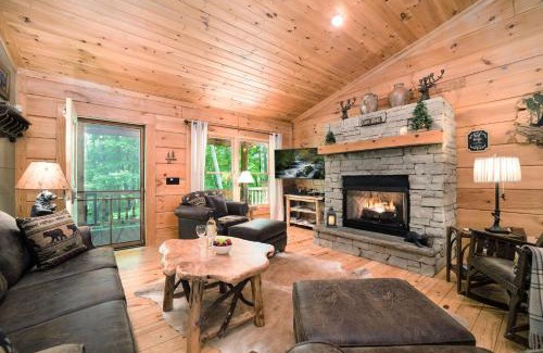 Cullowhee House | Visit WCU and Ski Sapphire Valley! Smoky Mtn Cabin