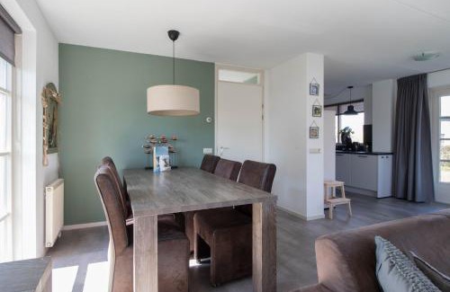 Makkum Resort | Visservilla - Beach Resort Makkum