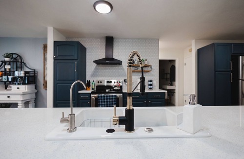 Roswell House | Vista Experience w/King Size Bed & Pet Friendly