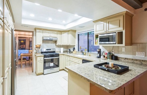 Bonita House | Vista Point Pomona: A Cozy Hilltop Retreat with Spanish Charm