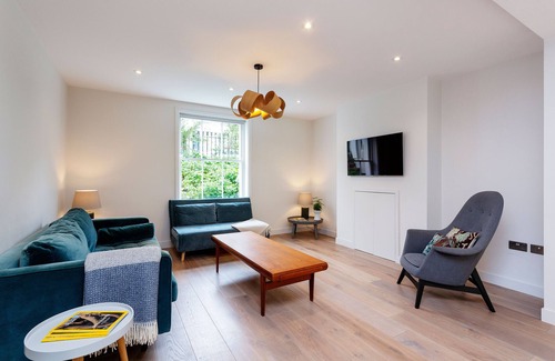 Canonbury House | Visual Jewel, by Veeve