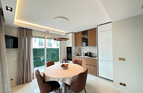 Cannes City Centre Apartment | Viva Riviera Luxury Penthouse with Sea View