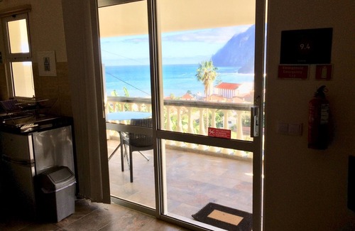 Porto da Cruz Apartment | Vivenda Linda Vista 1 Beautiful Sea and Mountain Views in Porto da Cruz