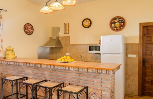 Pinos Puente Villa | Vivienda Rural Pepe el del Aceite Trasmulas by Ruralidays