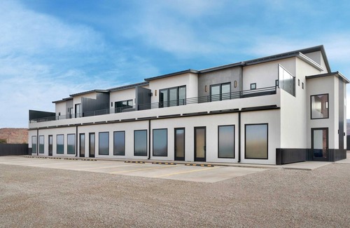 Moab South Valley Apartment | Vizcaya #3 - Moab's Newest Luxury Rental (Hot Tub)