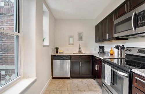DeBaliviere Place Apartment | Vogue Apartment next to ForestPark/WashU/BJC