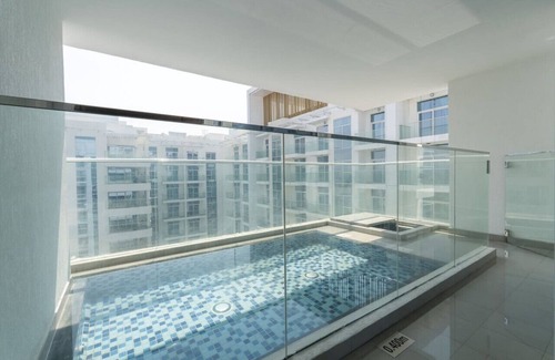Discovery Gardens Apartment | Vogue | Elegance at Pearlz near Metro