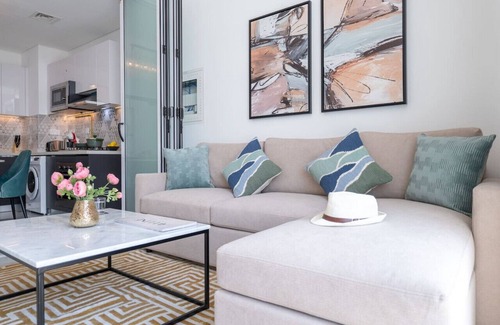 Discovery Gardens Apartment | Vogue | Elegance at Pearlz near Metro
