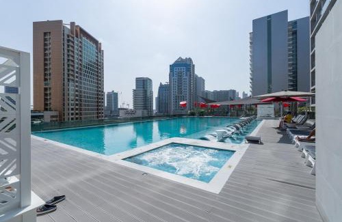 Madinat Zayed Apartment | VOGUE MAG318 Business Bay - Downtown Dubai - walkable to Burj Khalifa and The Dubai Mall and Pool View with balcony