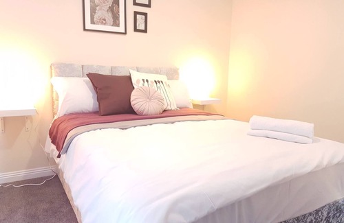 Southampton House | Vokes House, Sleeps 7